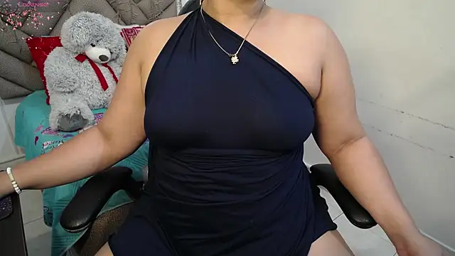 heluejamil's cam snapshot