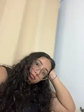 CurlyGirl_1's cam snapshot