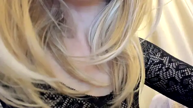 Politeeliza's cam snapshot