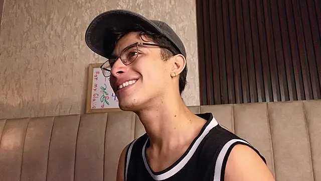 Aaron_Eze's cam snapshot