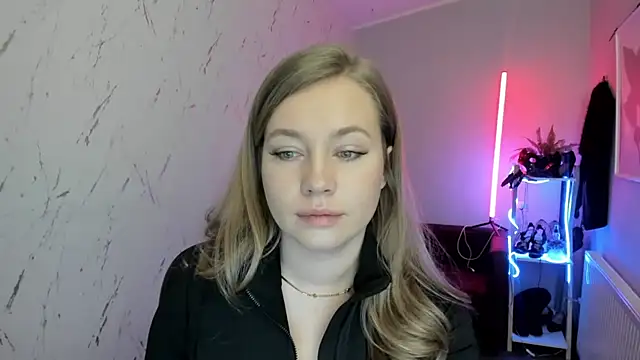 holly_xglam's cam snapshot