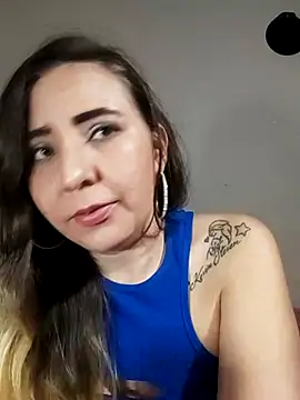 isabella_lovem's cam snapshot