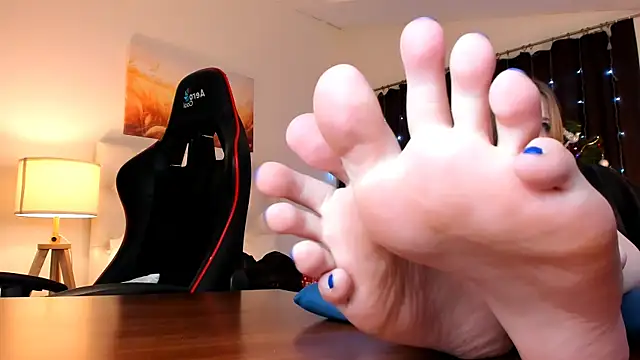 footfetish_baby's cam snapshot