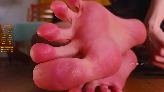 Giantess_Eva's cam snapshot