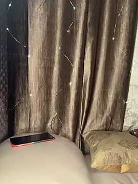 KARISHMA-STRIP live sex cam