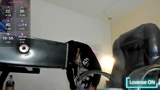 Dyla_n18 live sex cam