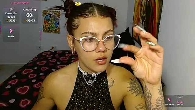 Divinejewel444 live sex cam