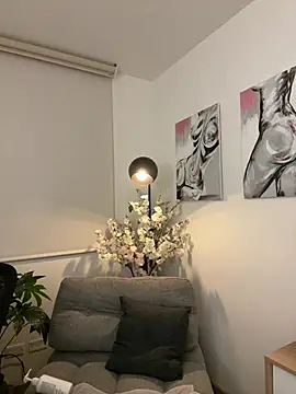 Rae_Lil_White live sex cam