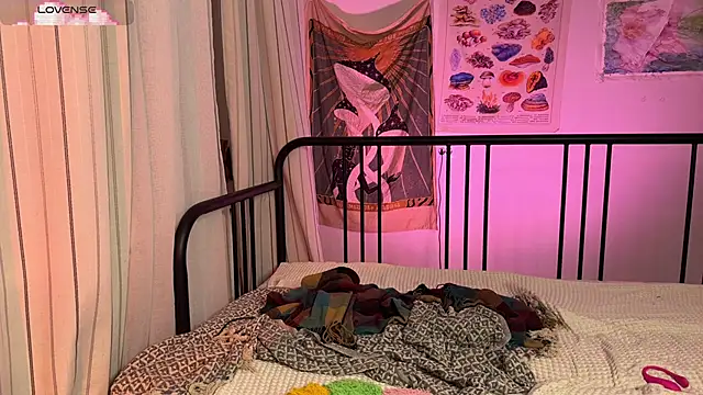 Hippieaura live sex cam