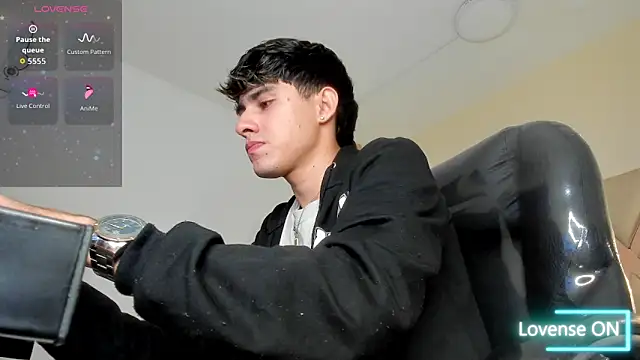 Dyla_n18 live sex cam