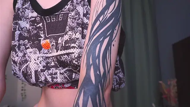 DebiLore's cam snapshot