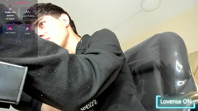 Dyla_n18 live sex cam