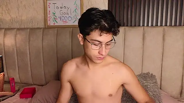 Aaron_Eze live sex cam