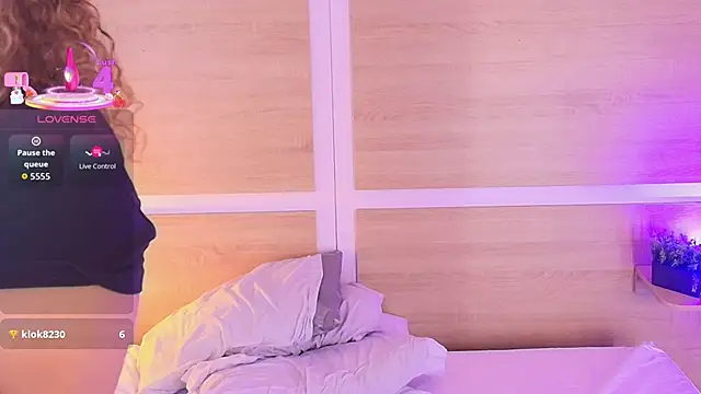 _nickypurple_'s cam snapshot