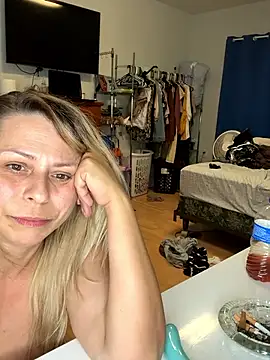 Hotslut187's cam snapshot