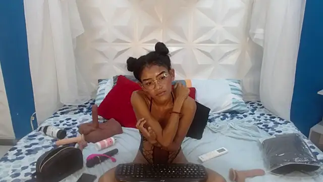 adisson_petite1 live sex cam