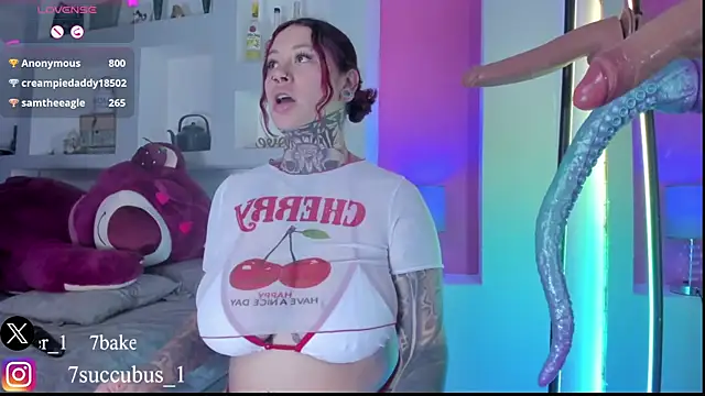 ViolettaBaker_'s cam snapshot