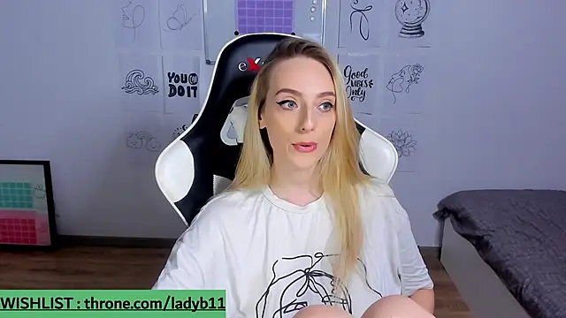 LadyBug11's cam snapshot