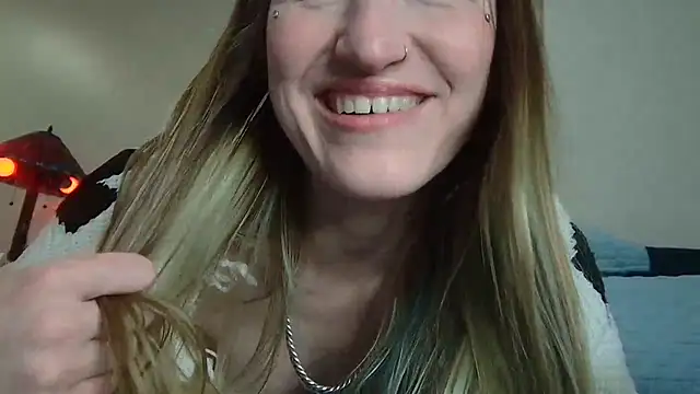 lavender_spits's cam snapshot