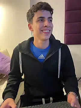 AdrianRinaldi live sex cam