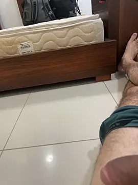 XUCRUTES42 live sex cam