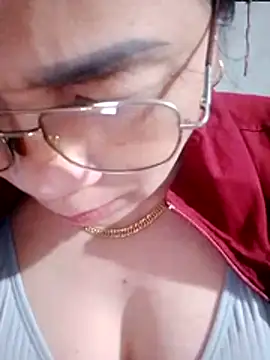 small-house123's cam snapshot