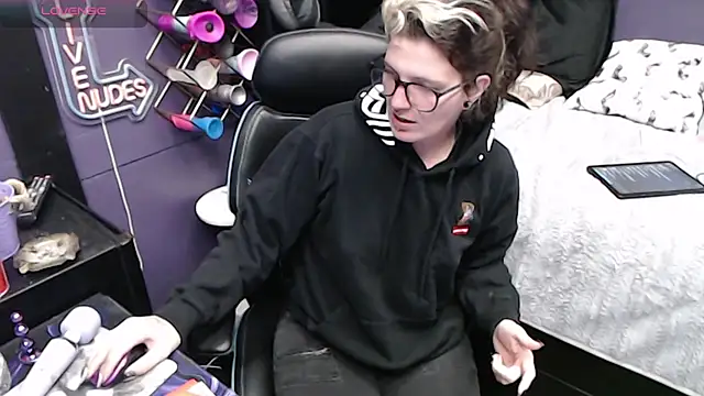 oddywithabody's cam snapshot