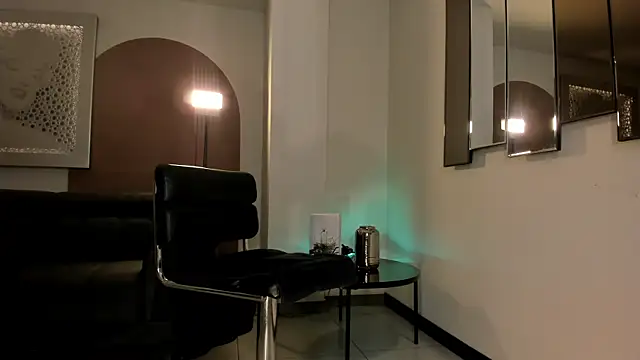 DominiqueVega's Stripchat show and profile