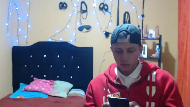 Violet_And_Smith's cam snapshot