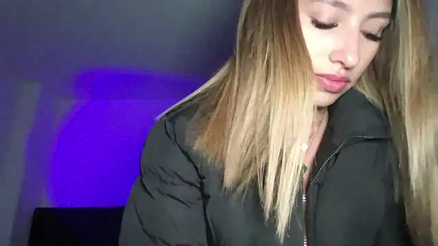 AliceTeenager___'s cam snapshot