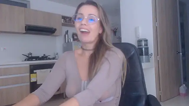 LovePaula live sex cam