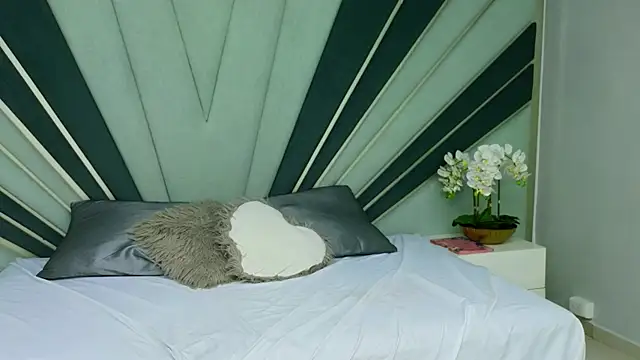 DulceeEsmeralda live sex cam