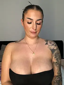 Mia-Bremer live sex cam