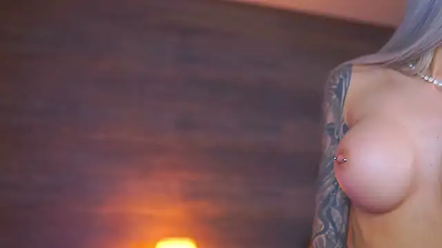 Juicy_Jessye live sex cam