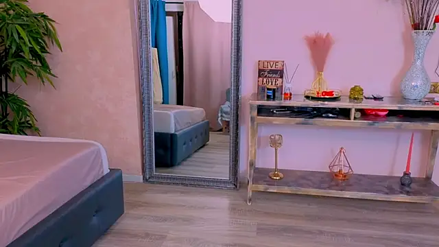 MichelleReys live sex cam