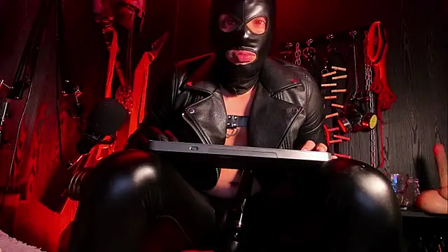 Master_Connor_BDSM live sex cam