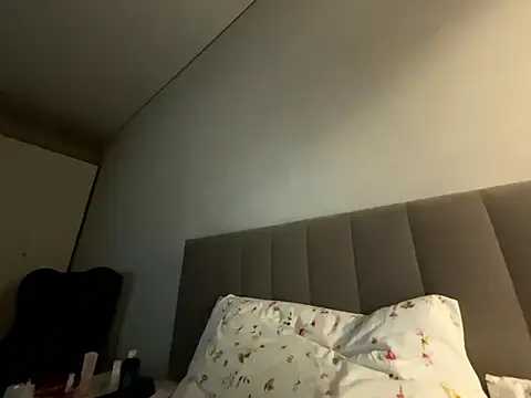 GoldenSexySky's cam snapshot