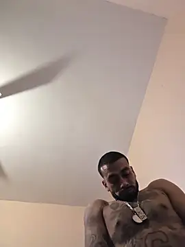 Cnutt310 live sex cam