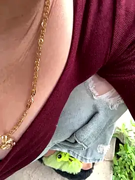 Mikaa_2k's cam snapshot