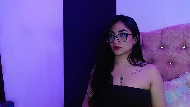 SeleneMore live sex cam