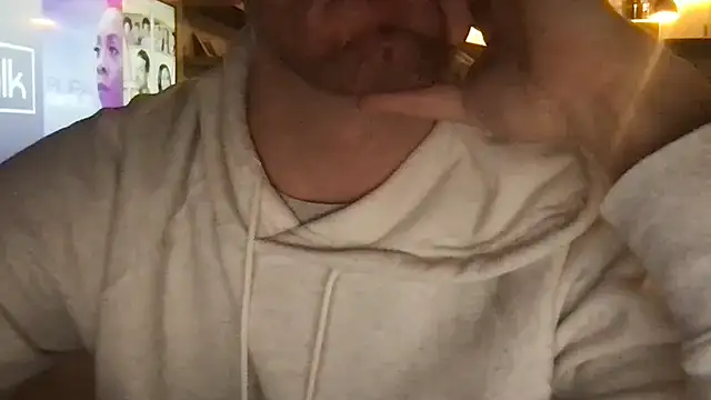 Edgewtrvers's cam snapshot