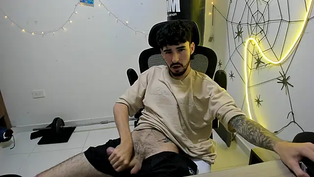 DmitriSanders live sex cam