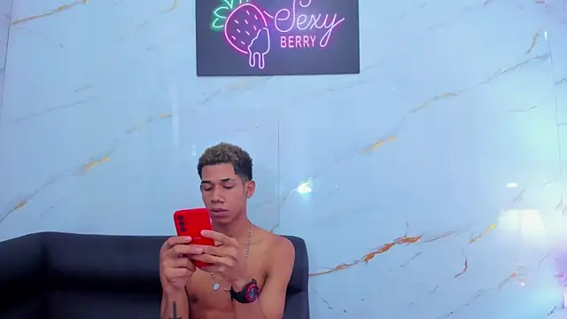 Little_nicoll live sex cam