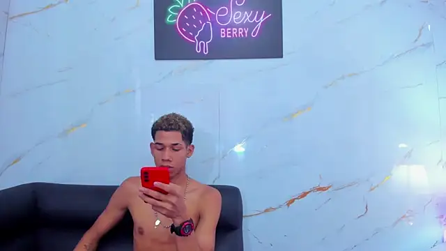 Little_nicoll live sex cam