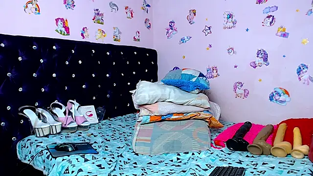 ShantalTsFox live sex cam