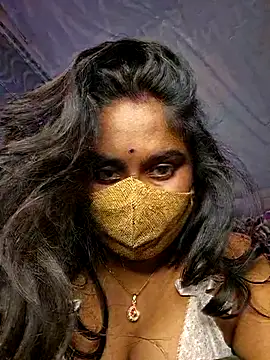 Sweet-Maddlina live sex cam