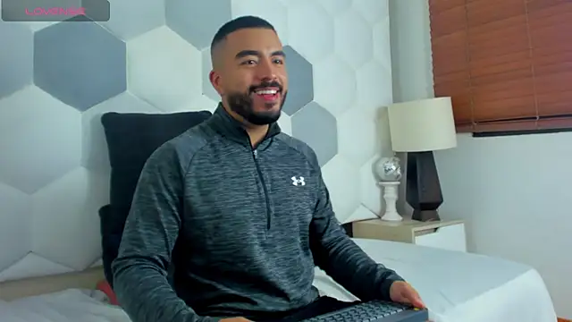 AaronVegaa's cam snapshot