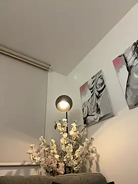 Rae_Lil_White live sex cam