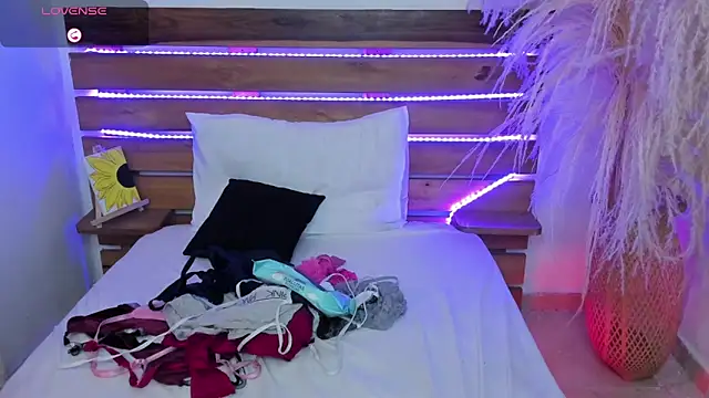 nadine_russo live sex cam