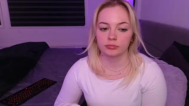 margot_robbie7's cam snapshot